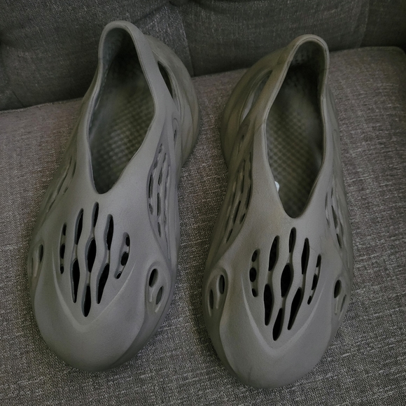 Yeezy - Picture 3 of 4